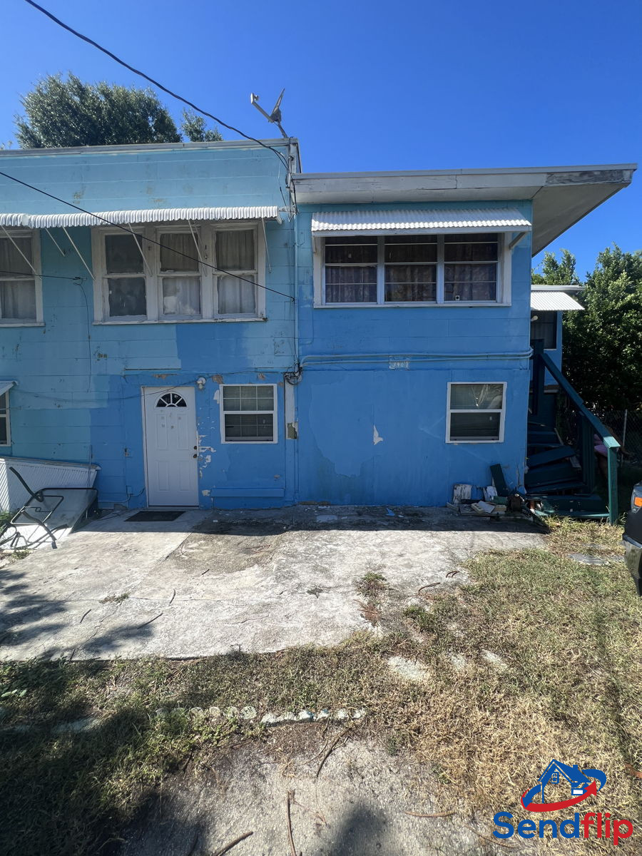 💰Daytona Duplex ready for renno!💎 3bd, 1bath per side! Gr8 ROI!!