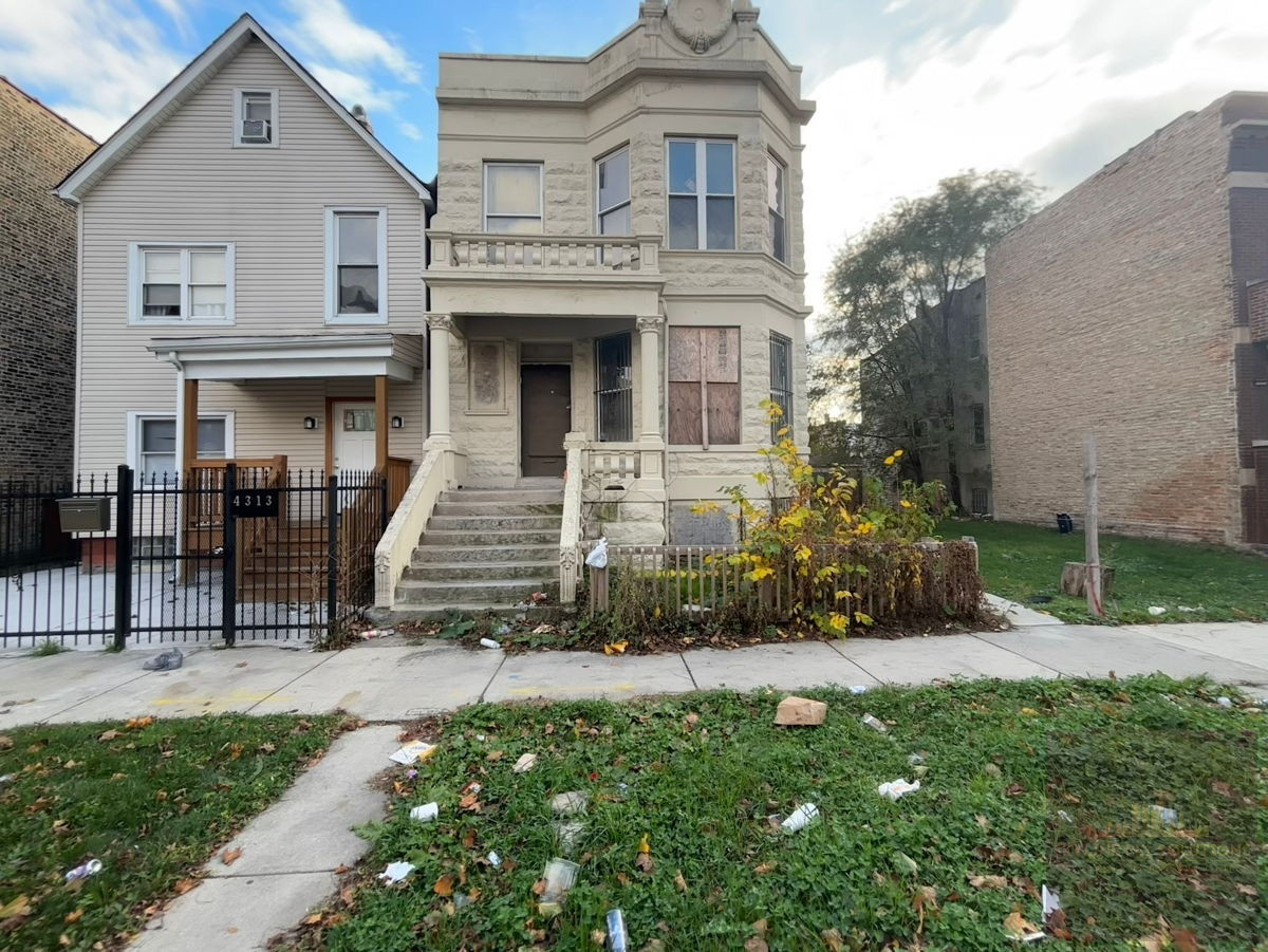 📍 Chicago IL 📍Tri-Plex For Sale! Great Rehab Opportunity ✅