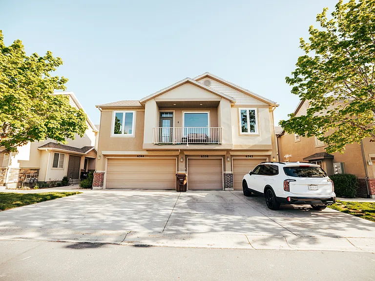 LUXURY TOWNHOME | 4.49% SUBTO