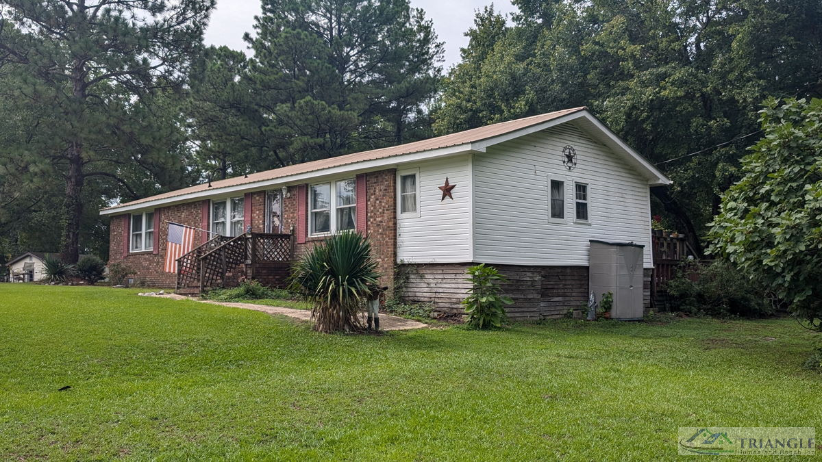 Large Spread on almost 3 acres in Nashville