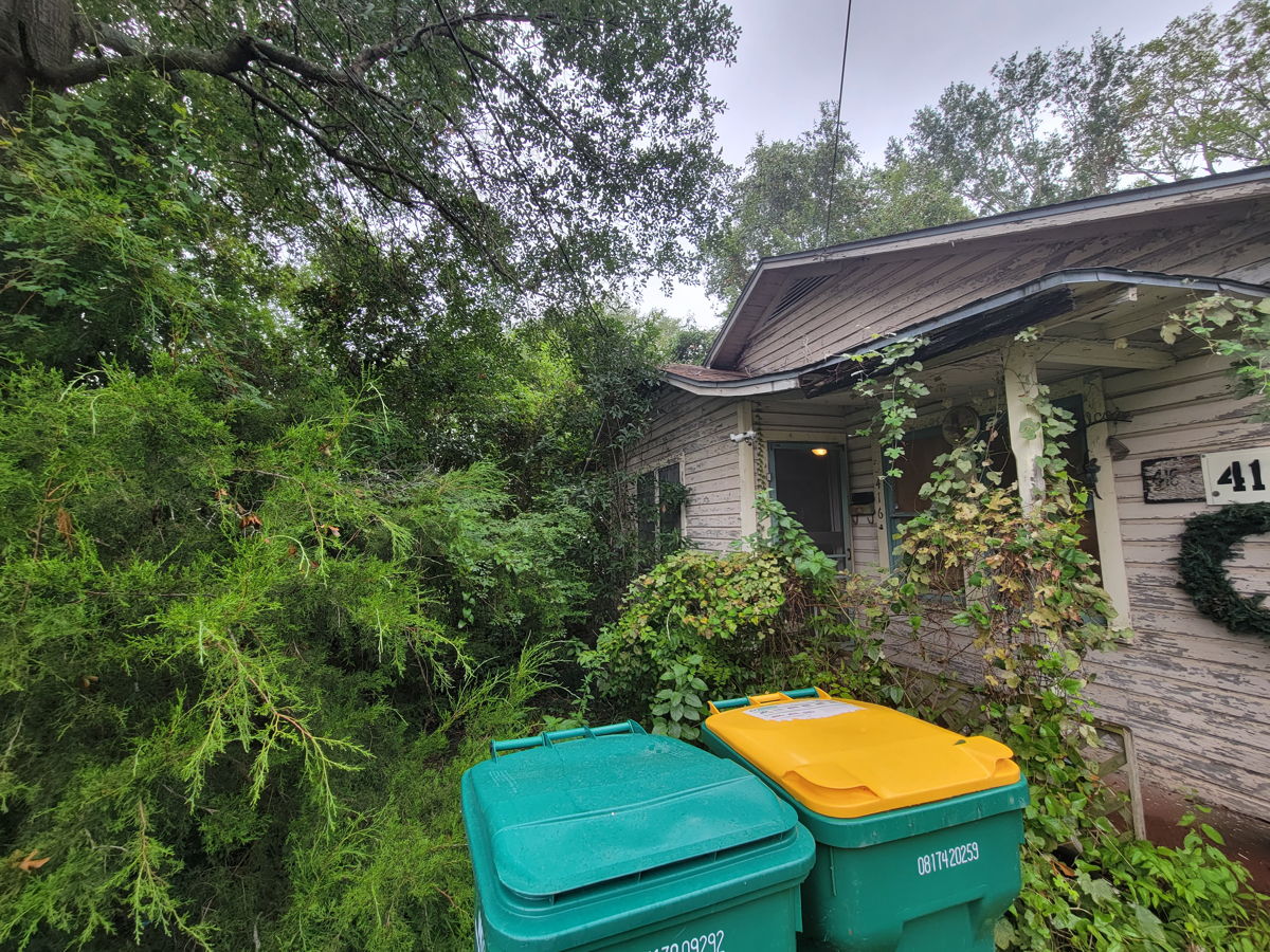 Hot Off Market Property in Heart of Conroe!!!
