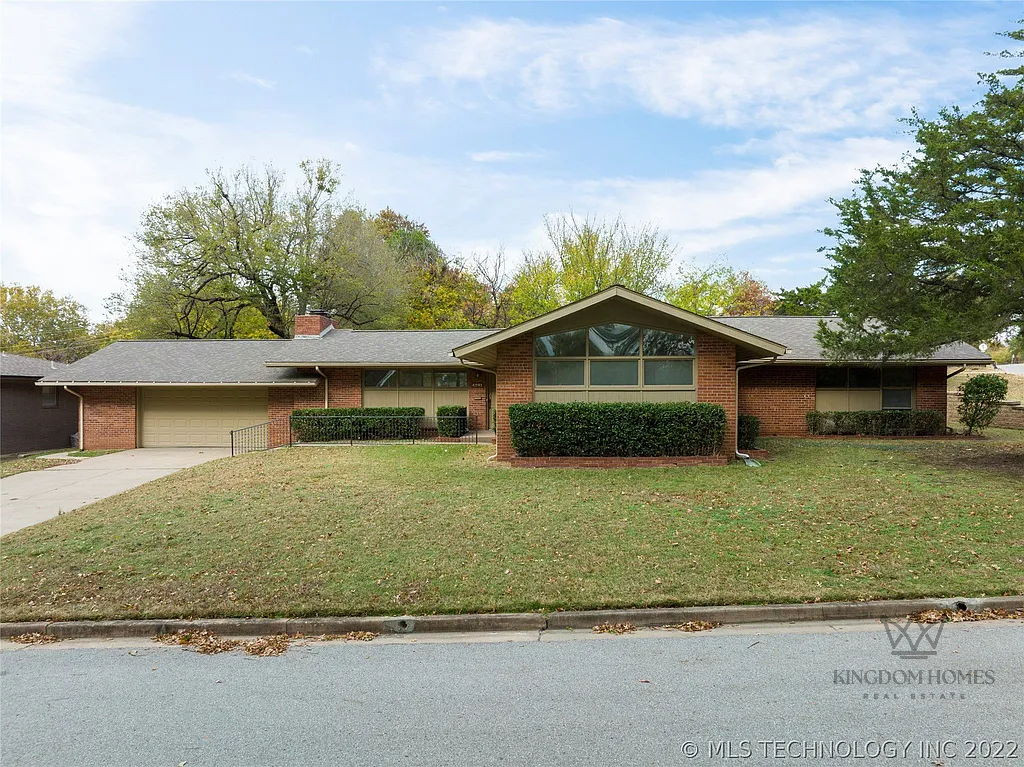 (🌴 Tulsa, OK) 🚨 3/2 SFH 🚨 FOR 389k — ARV 490k! 😱