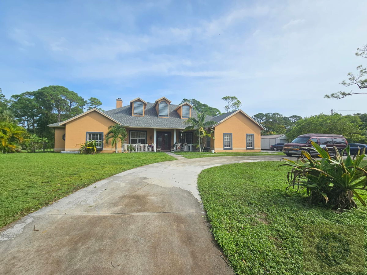 GREAT FIX AND FLIP OR BUY AND HOLD IN LOXAHATCHEE