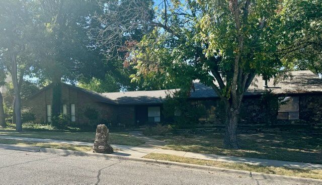 Elevate Your Lifestyle: Stylish 3-Bedroom in Irving for $469K!