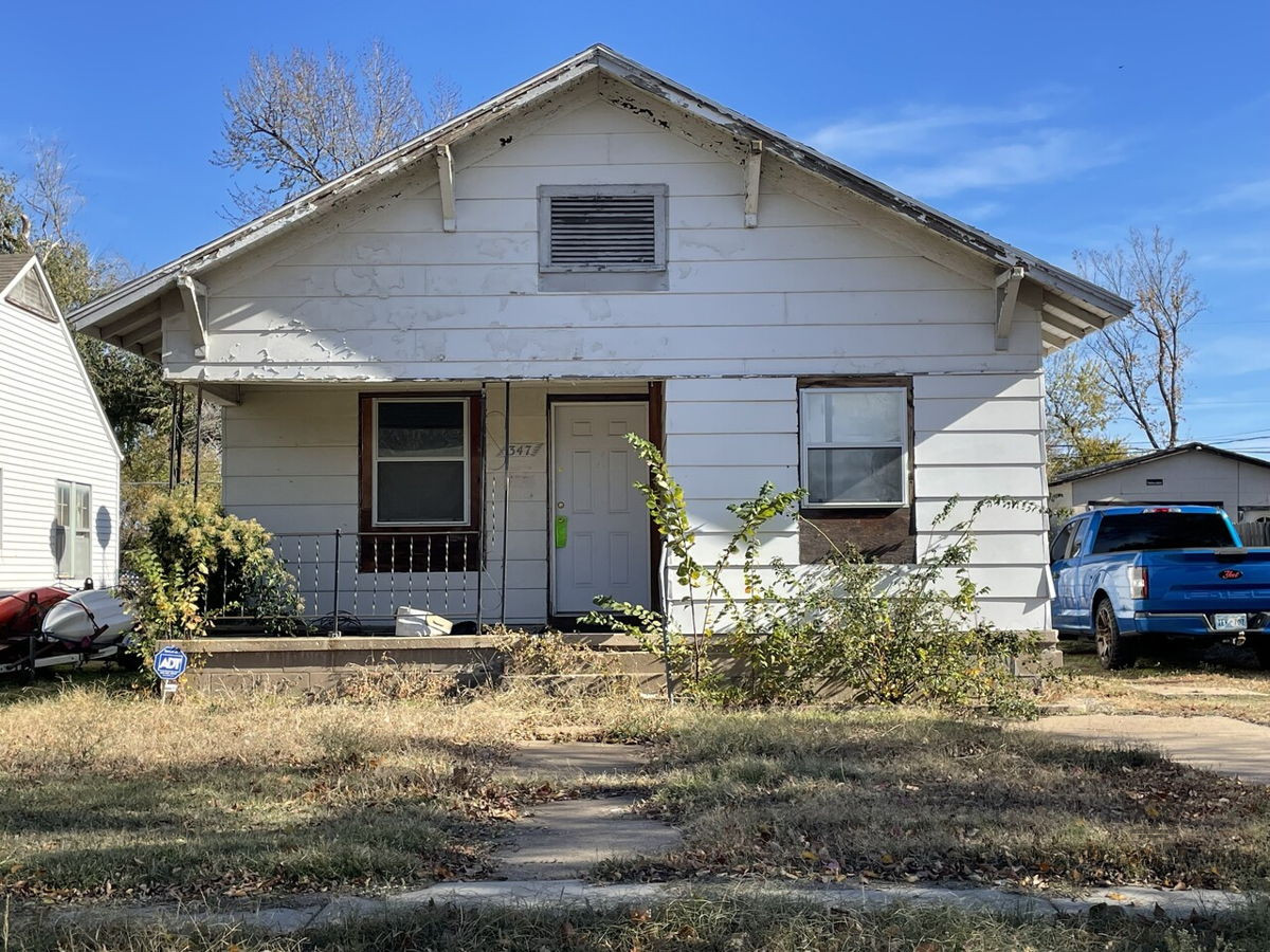 (🌴 Ponca City, OK) 🚨 3/2 SFH 🚨 FOR 49k — ARV 142k! 😱