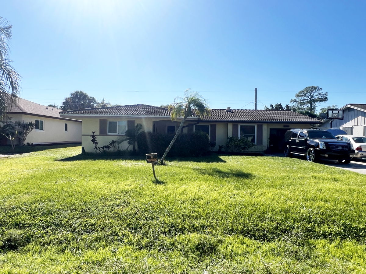 34112 – 🌟 Naples Fix & Flip Gem with Huge Potential! 🏡💸