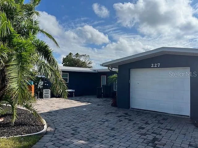 Stunning Waterfront Property with Renovations and Strong Investment Potential🏠