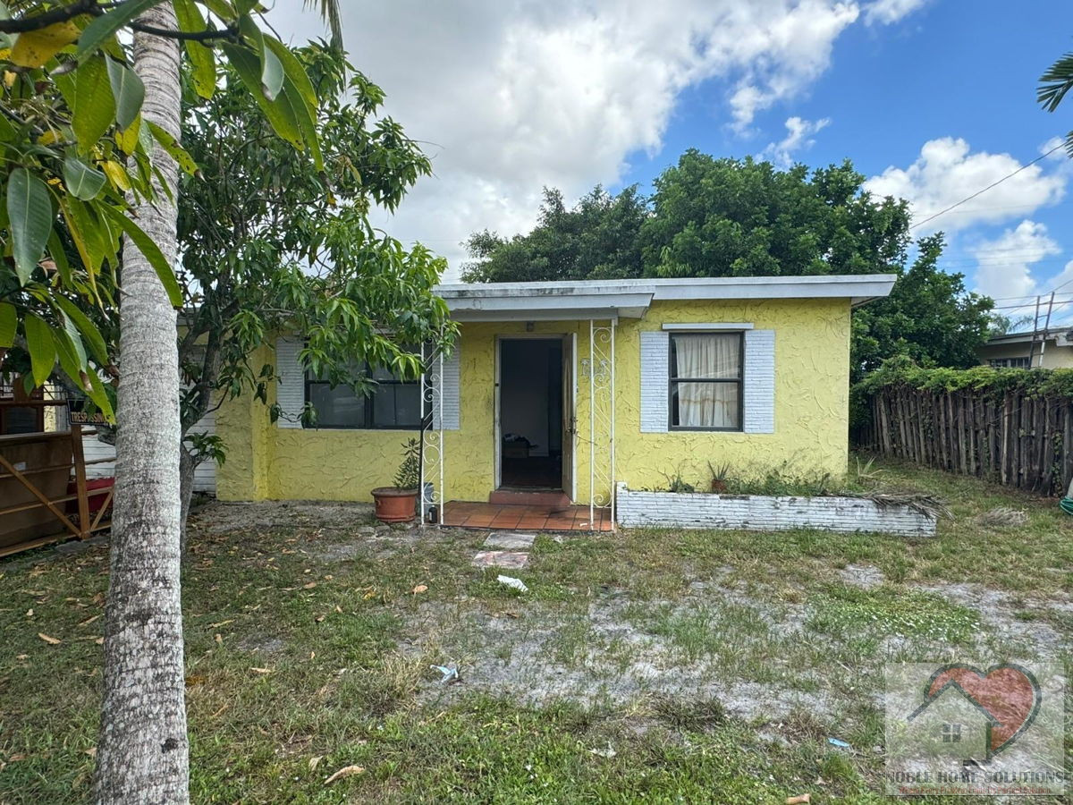 Great Value! 2 Bed, 2 Bath Home in Hollywood – Perfect for Renovation!