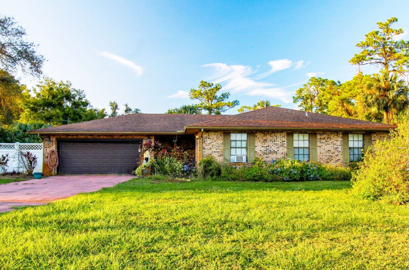 32763 – 🌳 Spacious 3/2.5 Home on 1 Acre | Orange City Fix & Flip Opportunity