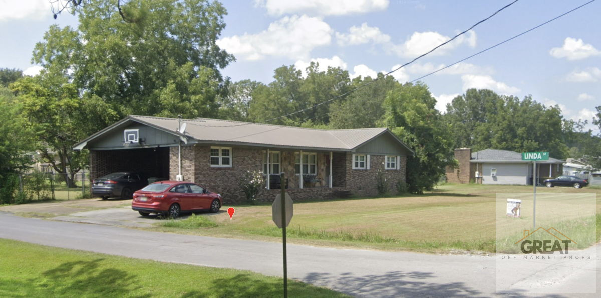 Glencoe Larrydale Drive! Investors Cash Buyers Deeply Discounted Property.