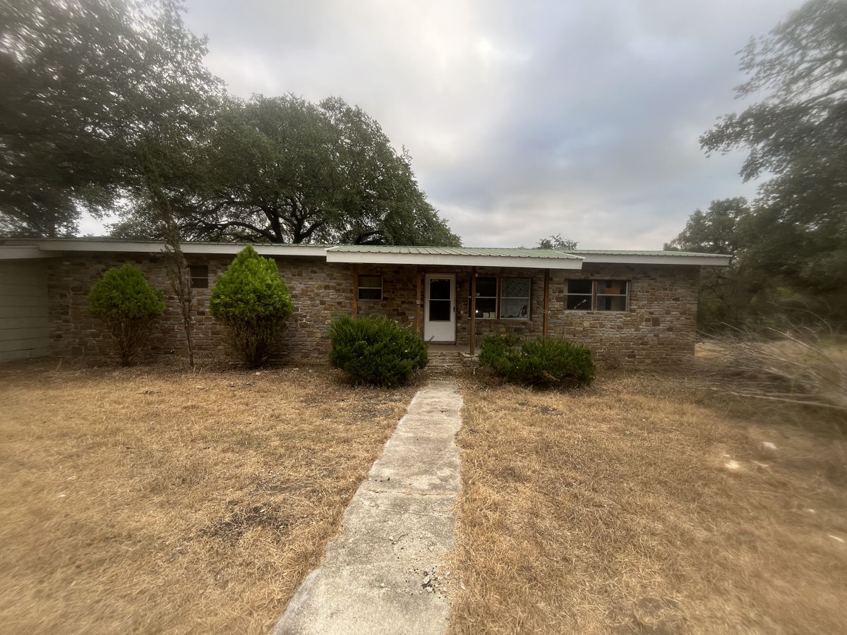 🚨Fixxer Upper in POPULAR NEIGHBORHOOD -📍2006 Elm Creek Dr, Granite Shoals, TX 78654