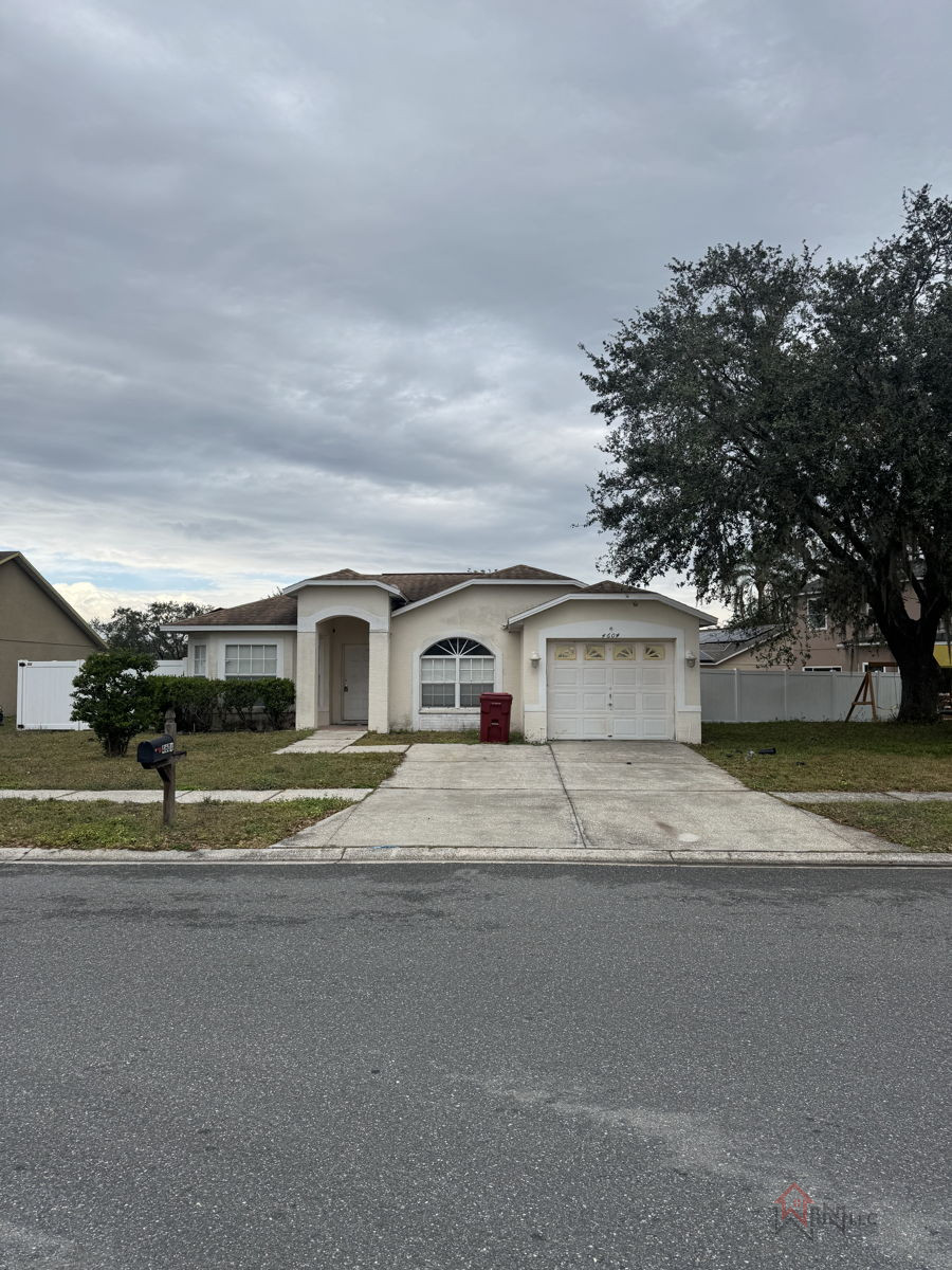Cosmetic Flip in Plant City in Great Neighborhood!