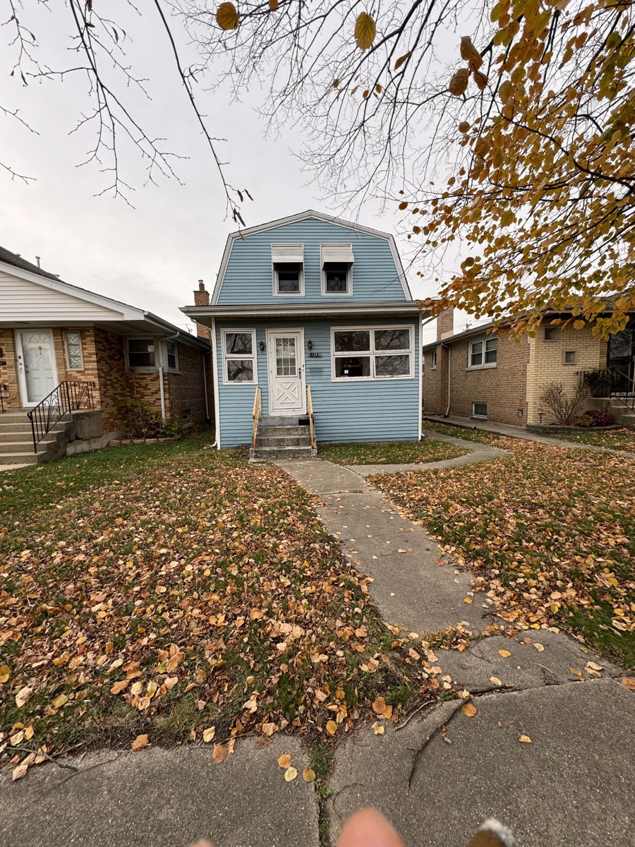 🏠 Fix & Flip or Rental Opportunity in Mount Greenwood, IL!