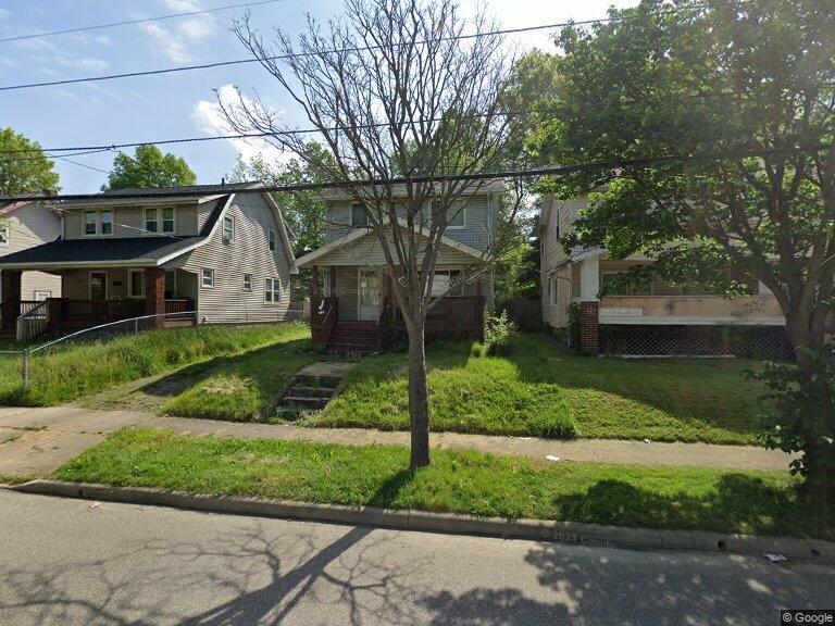 🏚️ "Charming 3-Bedroom Fixer-Upper in Akron – Prime Investment Opportunity!"