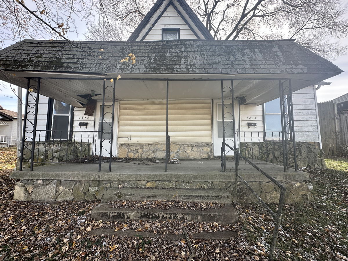 New Castle, IN 🏡Cheap Duplex ready for rehab!!!  Nice furnaces & water heaters in both units!  Foundation is good! cheap to allow full rehab 🔥