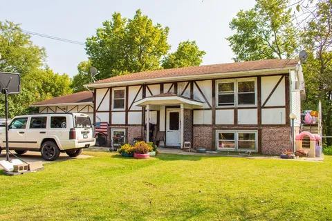 Duplex 4 bed 2 bath in Sterling, IL
