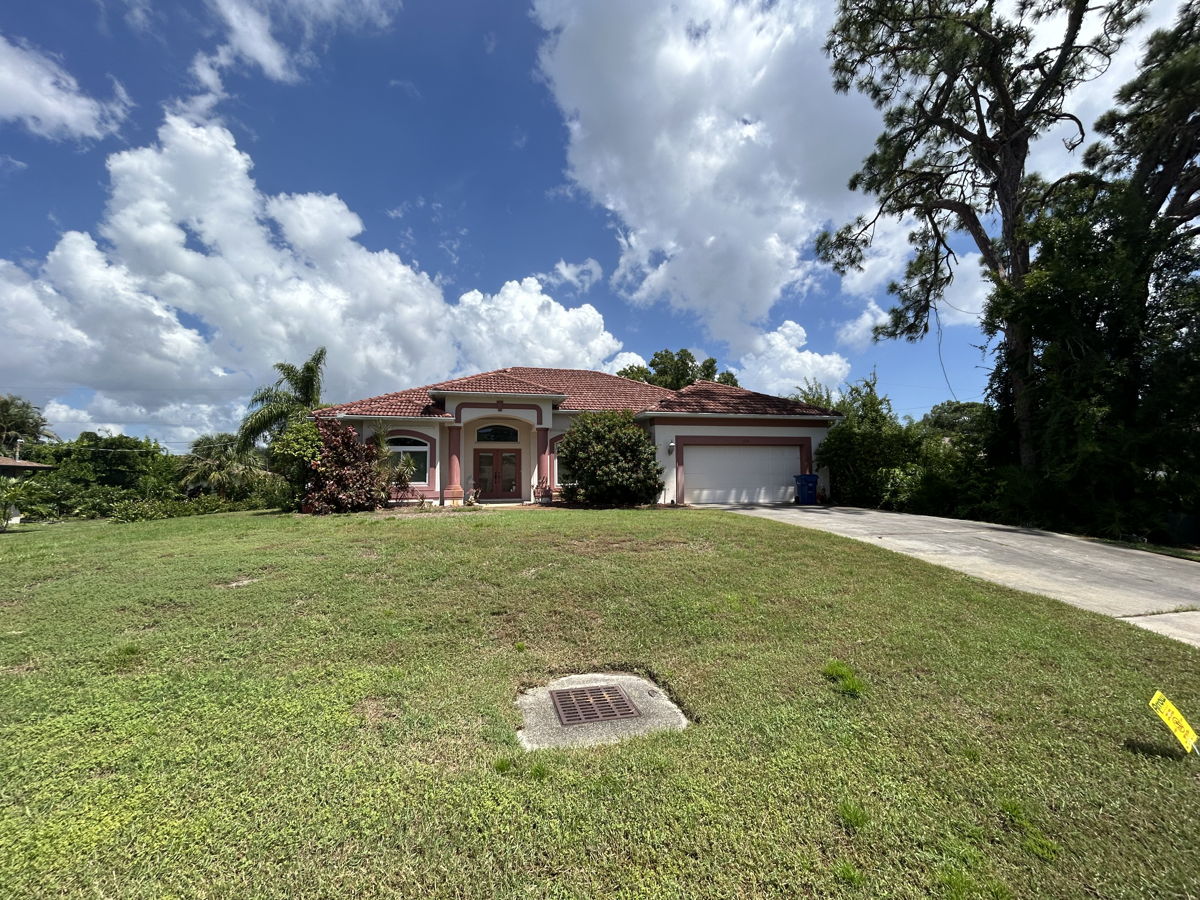 4/3 Cosmetic Flip with Pool in Venice, FL