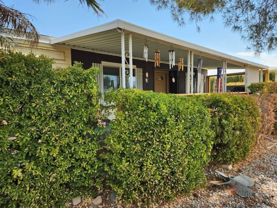 1980 Doublewide Mobile Home On a 0.25 Acres