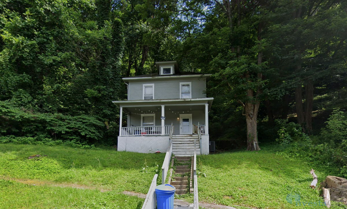 Bluefield, WV 🏔️  Off Market SFH Near University, Easy Fix N Flip or Rental 🍂 Mountain Views