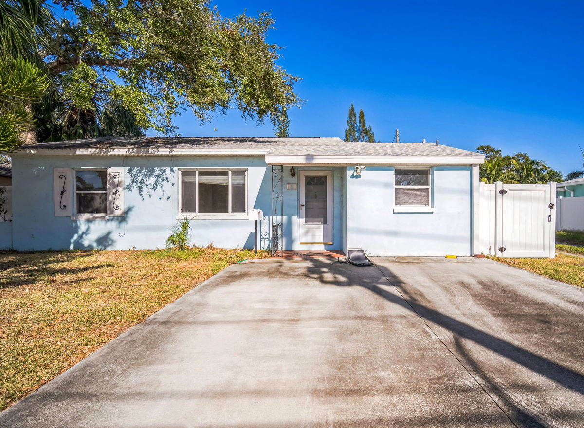 33703 – 🔥 Investor's Dream Flip in St. Pete! 🚀✨ Major Value-Add Potential 💰