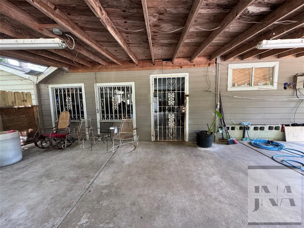 Bungalow Fixer-Upper with Huge Upside in Magnolia Park, Houston, TX!
