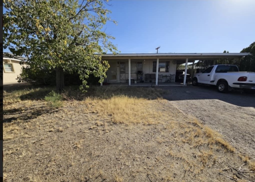 Tucson Property with Great Potential: 4 Beds, 1.5 Baths, Ample Space🤝