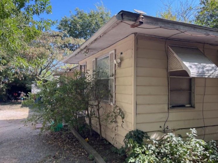 House on Large Double Lot in Ennis, Subdivide Opportunity
