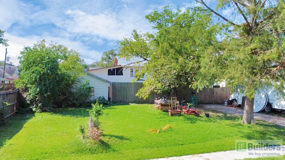 Investment Opportunity in Pasadena! Fixer-upper Only $115K