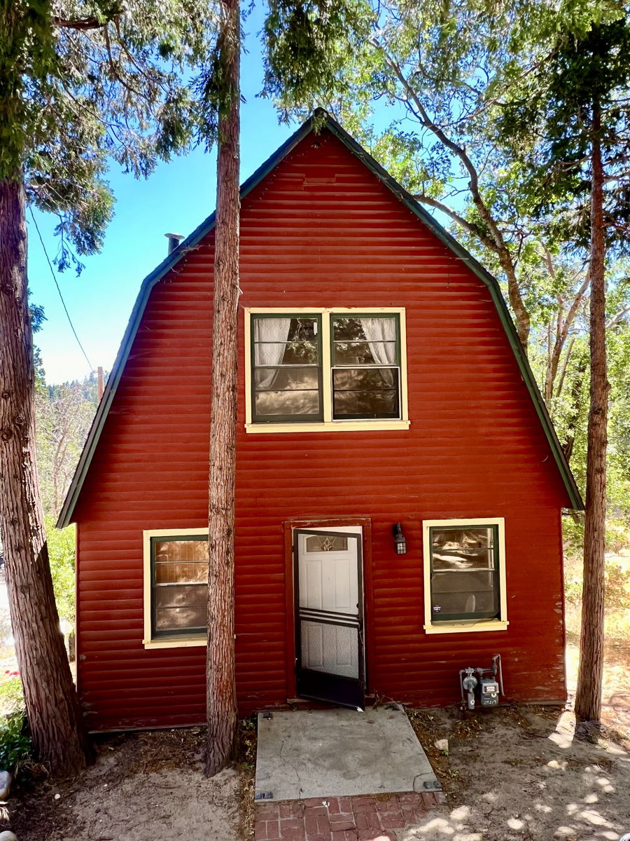 🛠️ 🏚️  OFF MARKET! Cute Cabin in San Bernardino Mountains, 2/1 Fixer 🌲 🏡