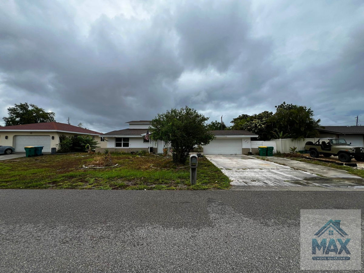 🚨🏚️OFF-MARKET PT CHARLOTTE POOL HOUSE : TWO-STORY, 5/3 WITH 2,300 SQFT IN PRIME PT CHARLOTTE🏚️🚨