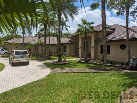 🔥Weston, Florida🔥Luxury home with amazing potenial!!