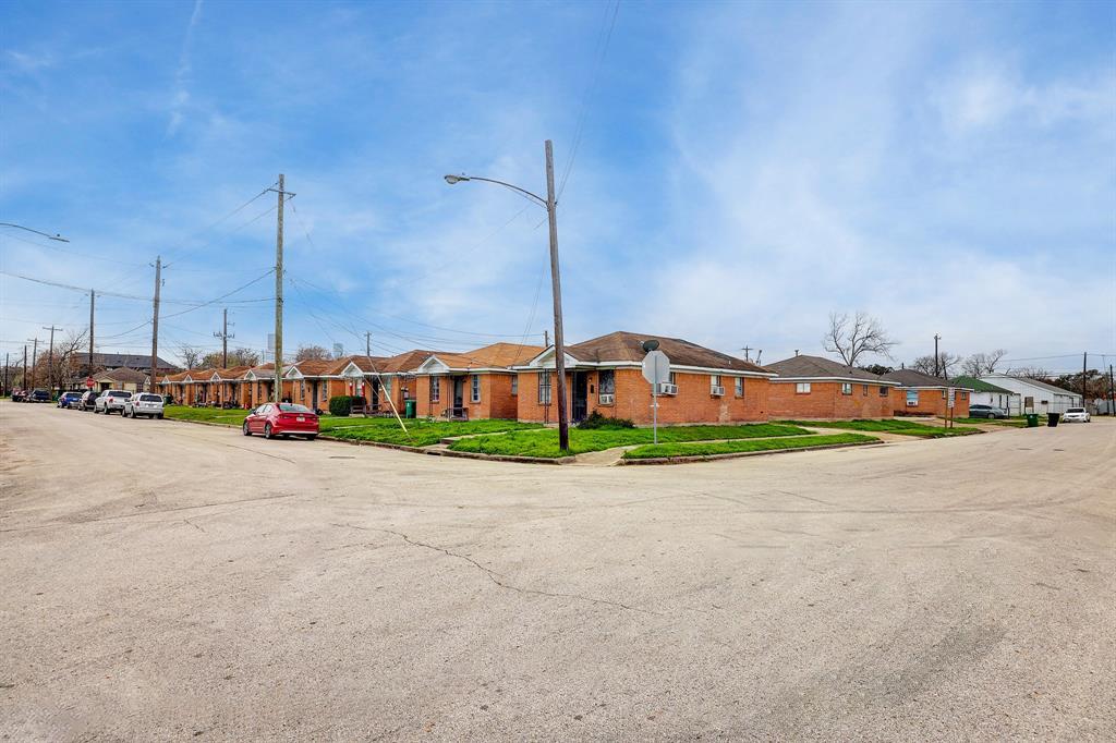 🏡(HTX) Entire Block of 32 Cash Flowing Homes🤑, on 63 sq ft lot, View Details➡️
