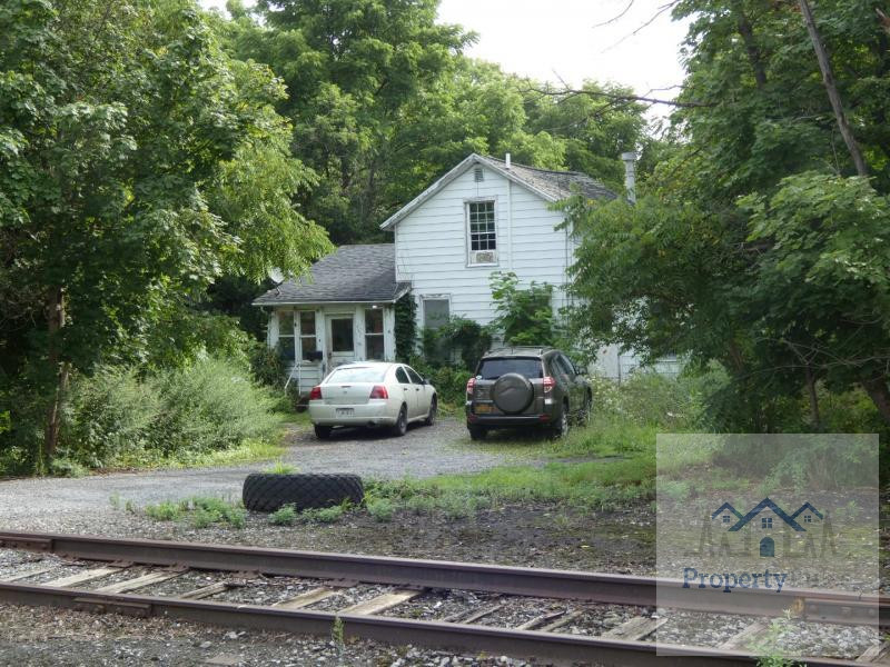 (Newark, NY) 3 bed 1 bath SFH 🏠 Great flip opportunity on 1.71 acres🏞️