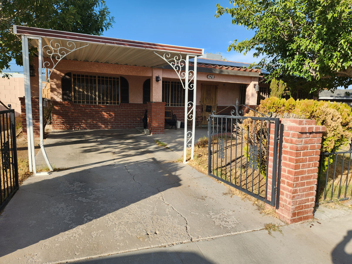 Light Cosmetic Rehab or a Great Hold IN Las Vegas, NV 89030!!