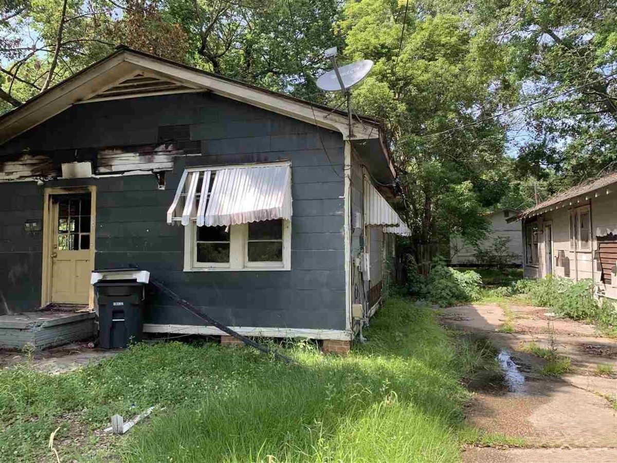 Unlock the Value: Rehab Property in Prime Location for Sale!