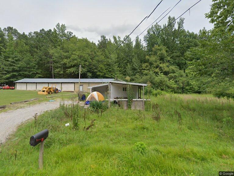 🏡 Prime ¼ Acre Land with 2 Bed/1 Bath Home: Tear-Down Opportunity for Your Dream Project! 🌟