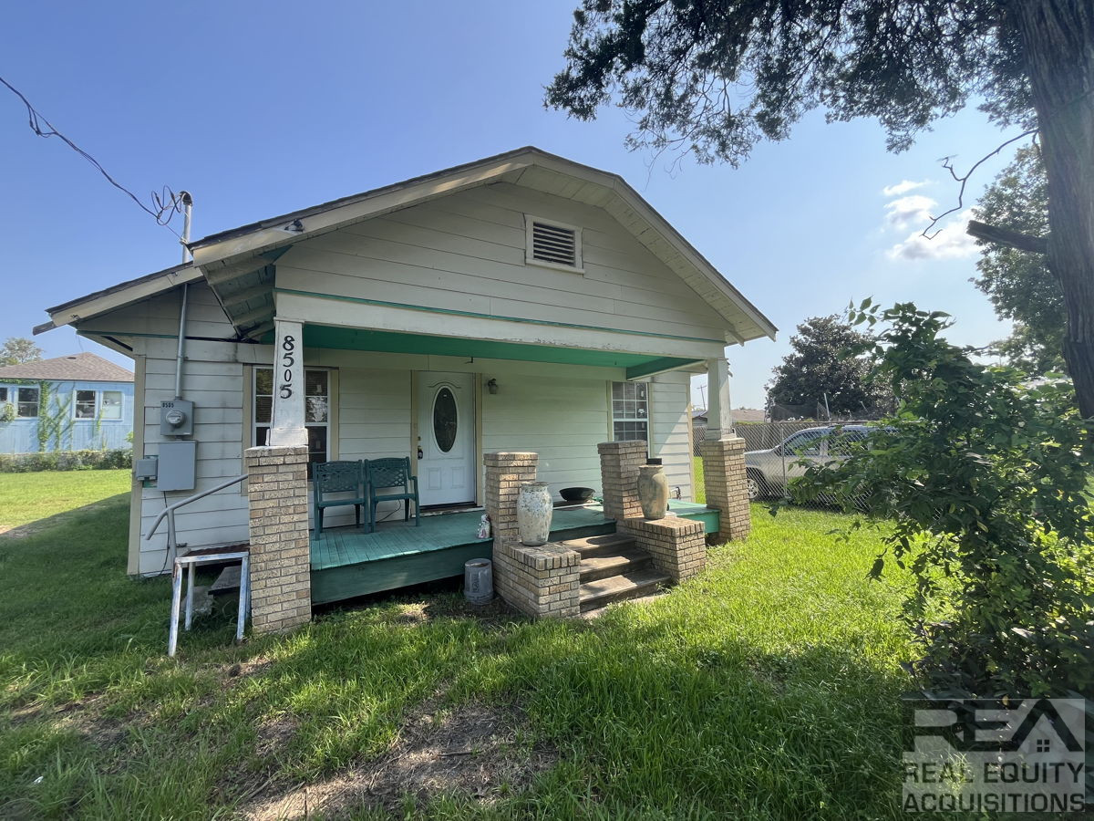Prime Fix & Flip/Land Opportunity in HTX's HOT East End Revitalized Market Area!