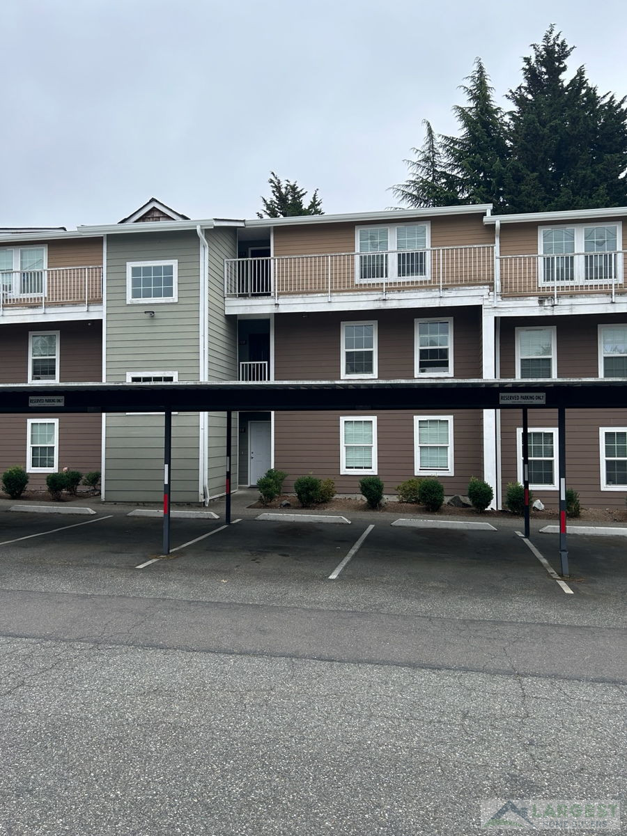 💰💯 Everette, WA 💯 | ✅ BRRRR or Fix and Flip💯 | 3 Story Condo For Sale | ✅