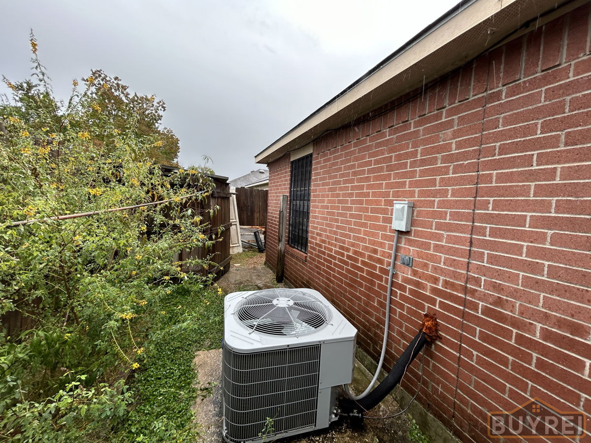 Central SW Houston📍Cosmetic Flip/Rental🏚️See Photos Inside ➡️