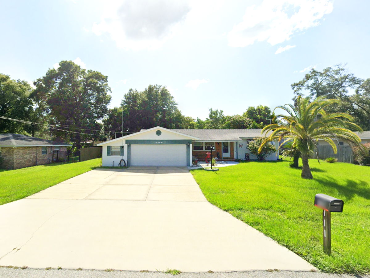 🌴 32724 - Light Rehab Pool Home Flip in DeLand! 🏡💸