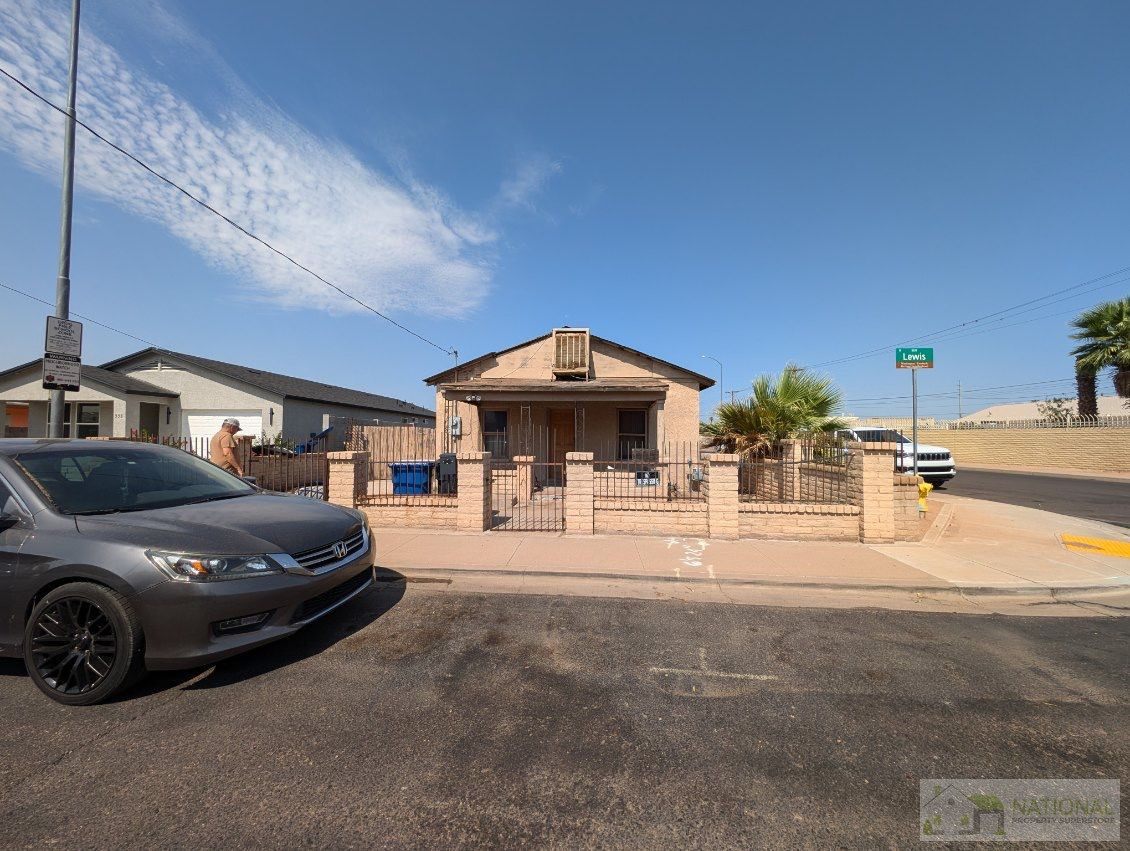 562 North Lewis