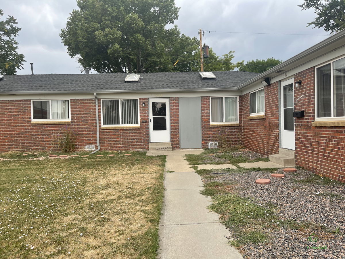 Beautiful Unit part of a multifamily available! Rental or fix n flip opportunity