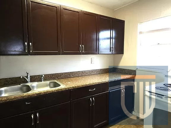 🏡 4/2 SFH w/ Mother-In-Law Suite 🚀 $2,800/mo Rent 🌴 Buy: $210k!