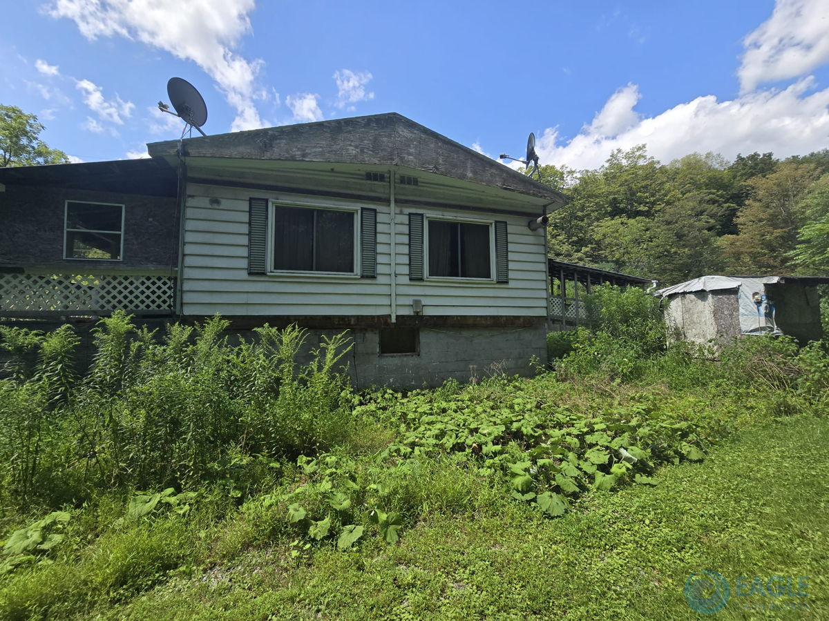 Real Fixer-Upper opportunity in Pennsdale PA
