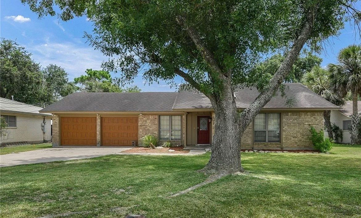 House for sale in Cuero, Tx 77954