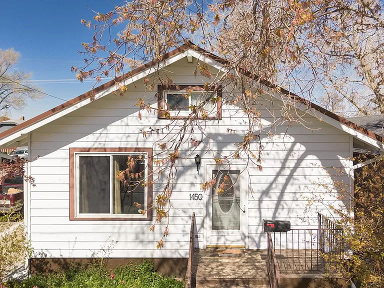 Pocatello ID subto, ~2 miles from Idaho State University, low entry!