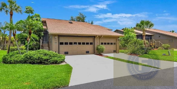 GREAT FIX AND FLIP OR BUY AND HOLD TOWNHOUSE IN FORT MYERS