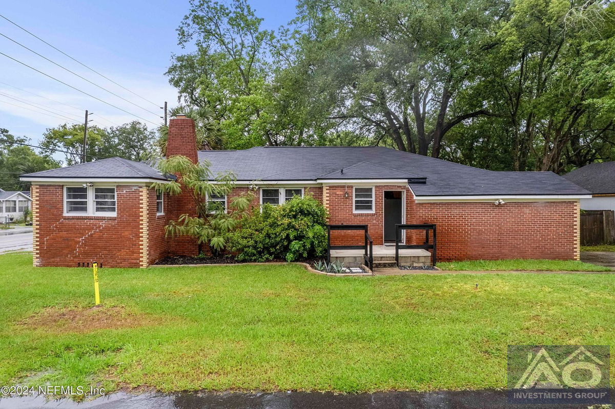 3 bed 2 bath single family in Duval County! 235k worth 365k
