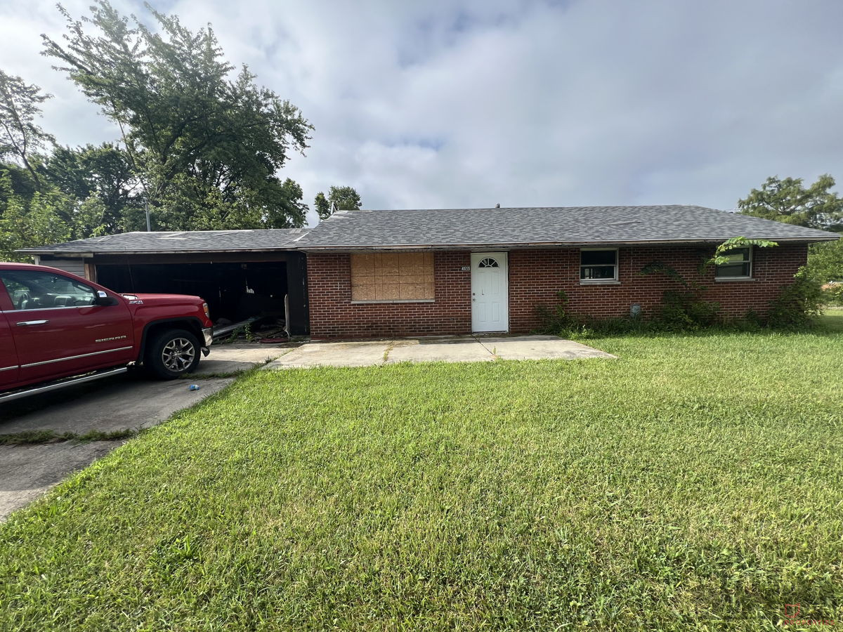 4822 Oakridge Dr