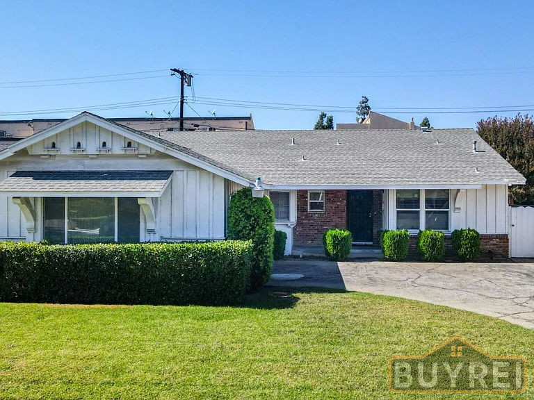 HIGHLY SOUGHT AFTER LAKE BALBOA VAN NUYS 💎 GREAT LOCATION 📍 GOOD FIXER UPPER 🛠